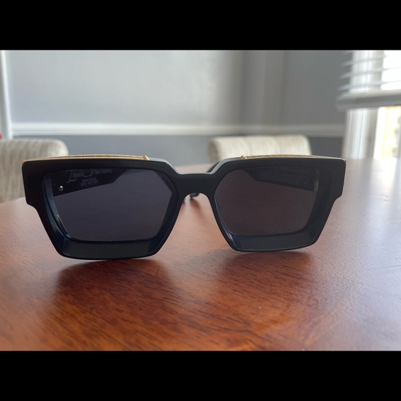 Louis Vuitton UNISEX 1.1 MILLIONAIRES SUNGLASSES in Black and Gold - Picture 2 of 7